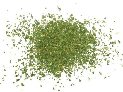 chopped,dry,parsley,leaves,,pile,isolated,on,white,background,,top