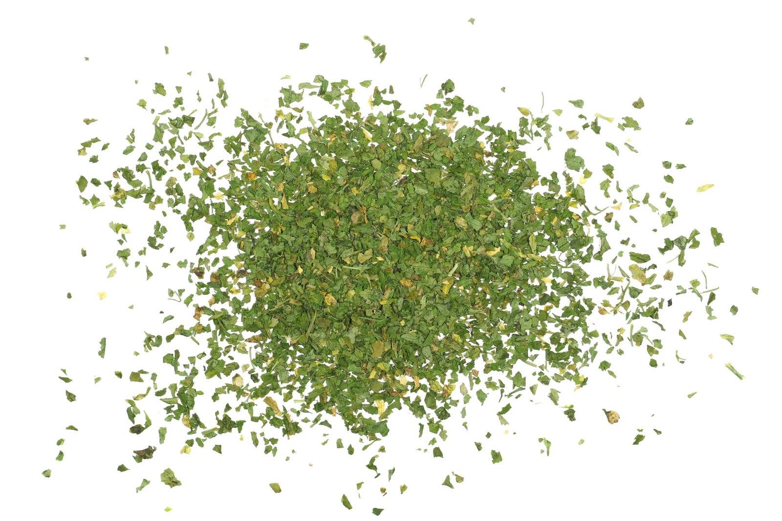 chopped,dry,parsley,leaves,,pile,isolated,on,white,background,,top